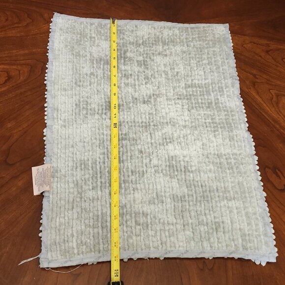 Juicy Couture 2 mats bath fuzzy Light Gray Bath Mats - Picture 13 of 15